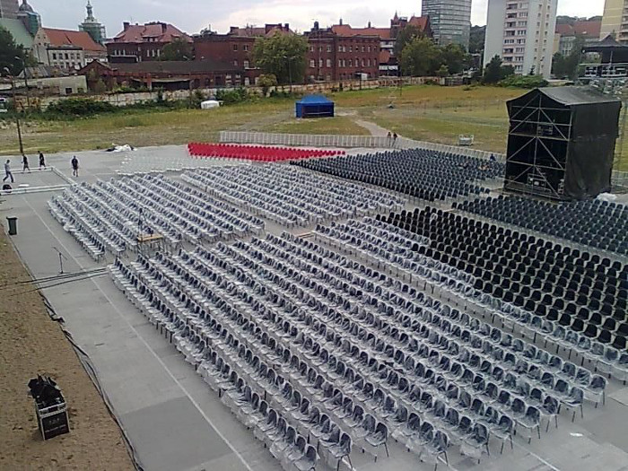 Wypożyczanie krzeseł na imprezy okolicznościowe i bankiety