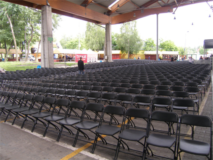 Nowoczesne krzesła na eventy - design i funkcjonalność