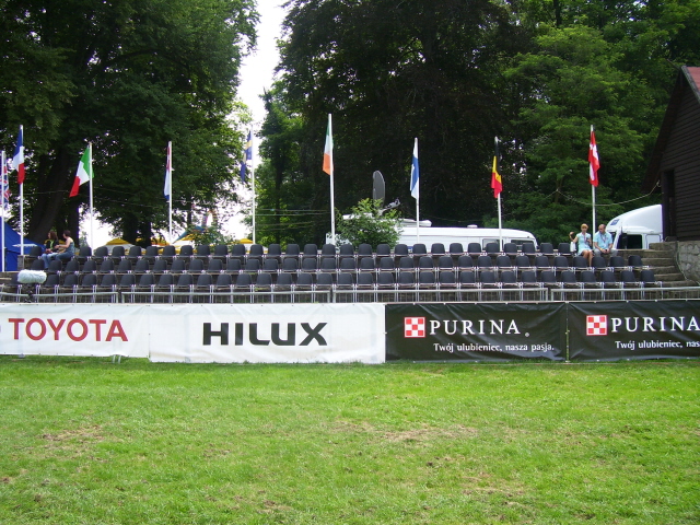 Organizacja eventów z wynajmem krzeseł – profesjonalne podejście