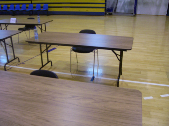 stoły wynajęte na egzamin